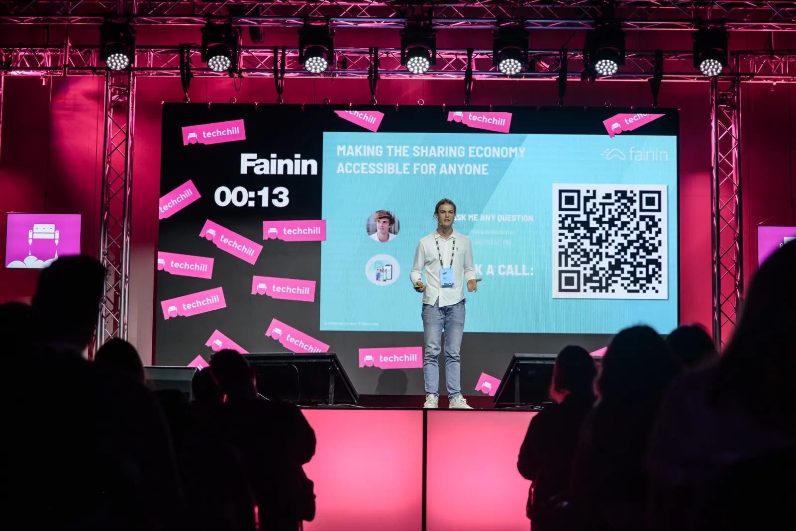 Maximilian Lehmann auf der Bühne beim Techchill in Riga
